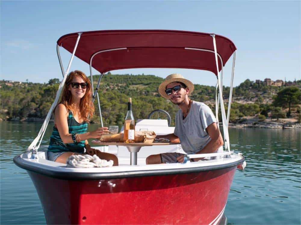 Bateau électrique en Provence avec famille
