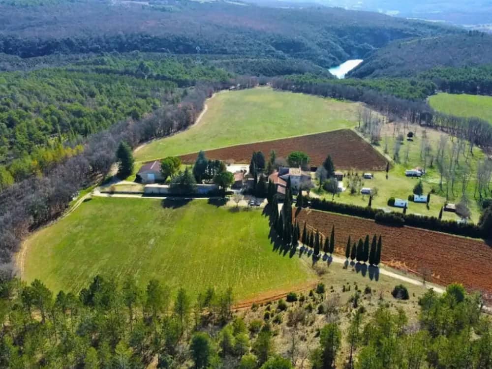 le camping Lodge dans les basses du gorges