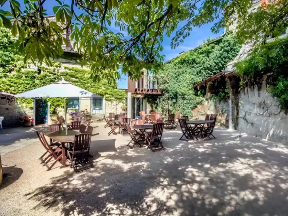 le camping Lodge dans les basses du gorges - restaurant